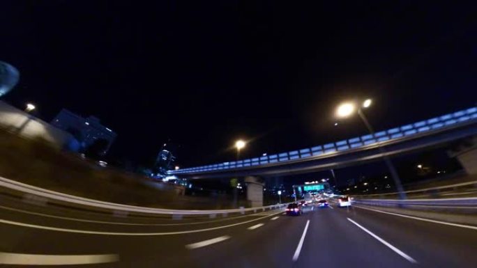 高速公路上的夜间驾驶