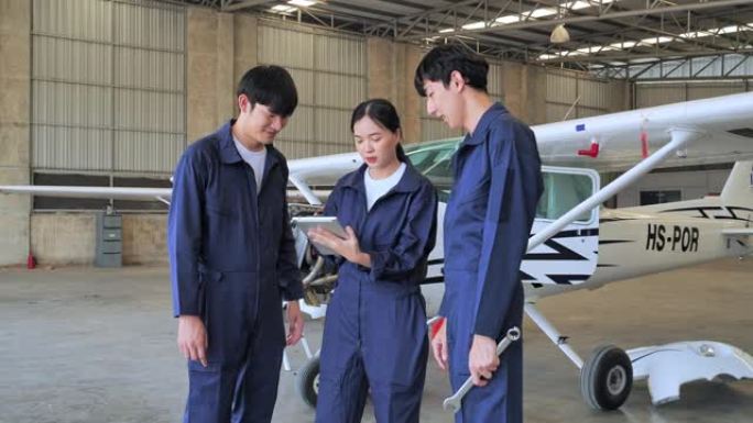 技术人员在飞机收集器内计划并执行飞机维修。