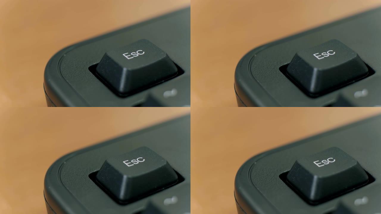 人类手指反复按下黑色键盘上的escape键。