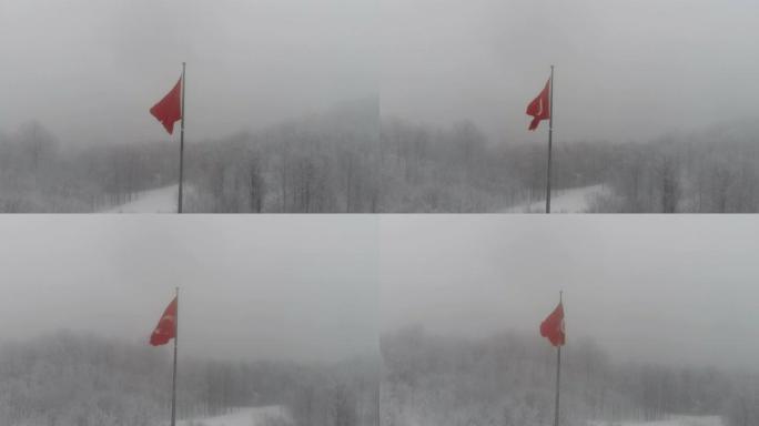 雪中的土耳其国旗雪中的土耳其国旗