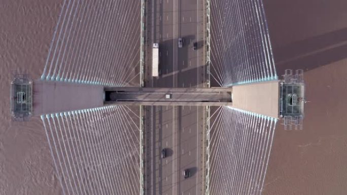 第二座塞文大桥，在英格兰和威尔士之间穿越汽车和卡车
