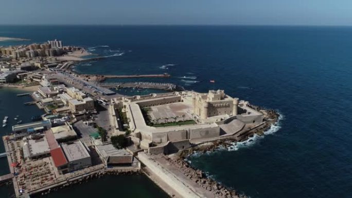 空中无人机在埃及亚历山大市海-Qaitbay城堡上拍摄