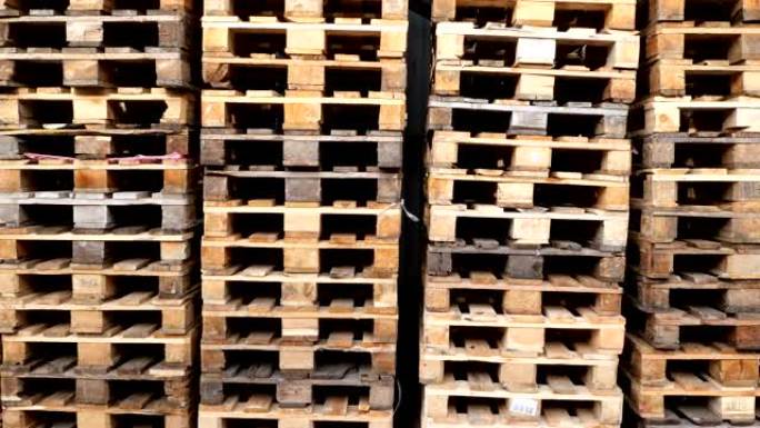 仓库中有许多旧的欧元型木制托盘可以回收。