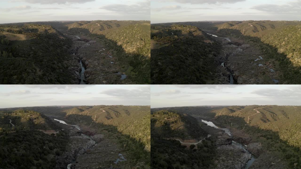 葡萄牙阿连特茹的Pulo do Lobo水瀑布无人机空中景观