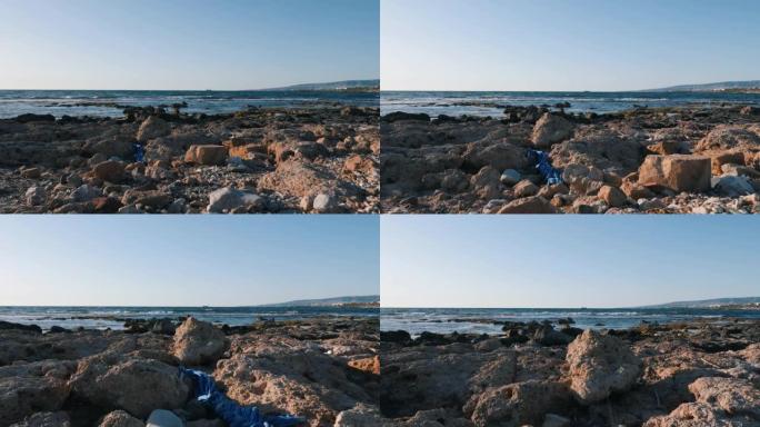 地中海海滩上的塑料垃圾。无人机在海上看到垃圾。环境污染问题概念。海洋环境污染。生态问题。塑料垃圾乱扔