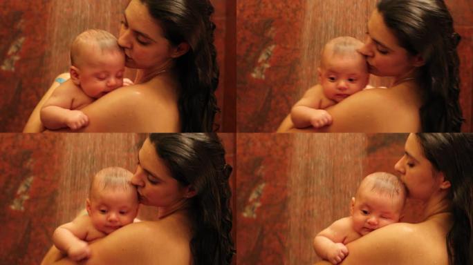 妈妈和宝宝一起洗澡妈妈洗新生儿
