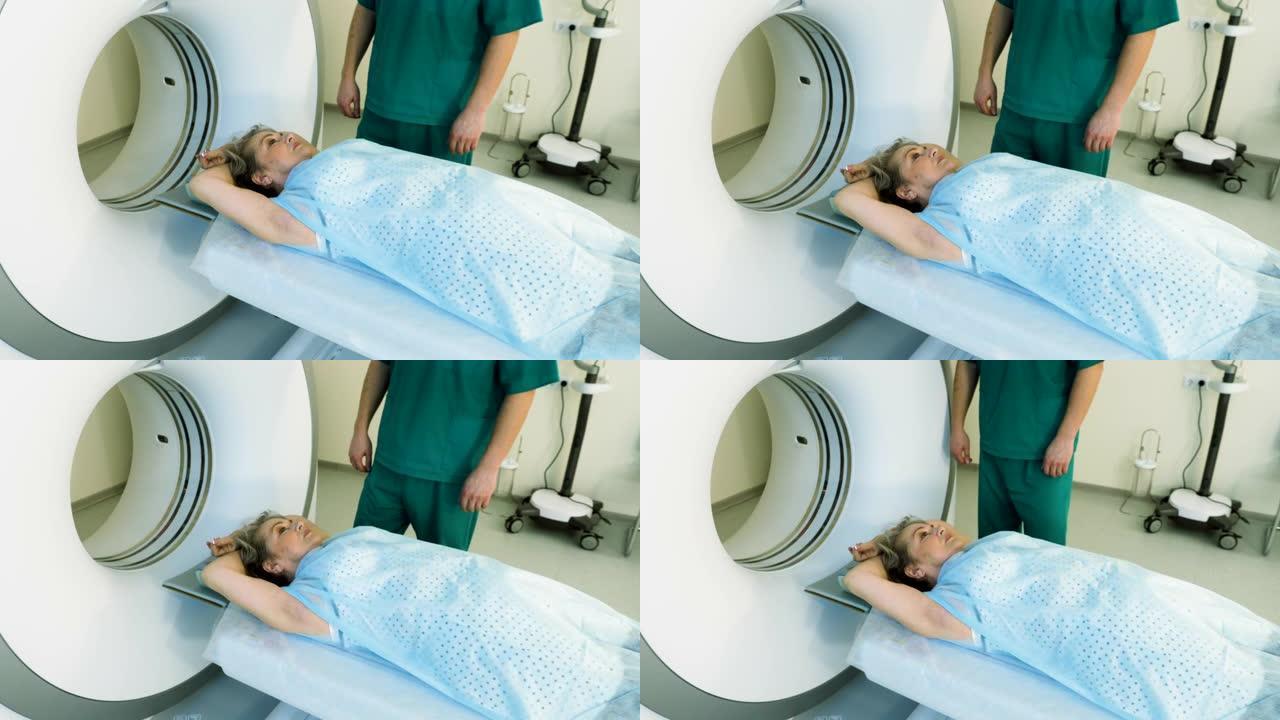 老年女性患者在医院接受CT或MRI扫描仪检查。4K