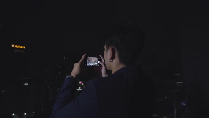 CU年轻人在曼谷拍摄并发送城市景观照片
