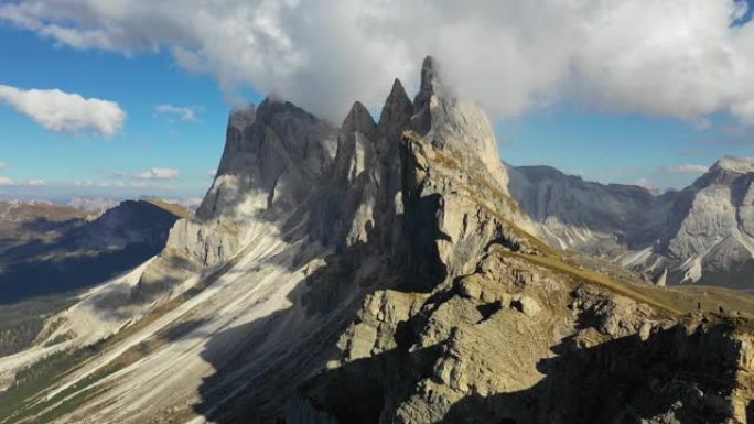 塞塞达峰上令人惊叹的景色。特伦蒂诺上阿迪杰，多洛米蒂阿尔卑斯山，南蒂罗尔，意大利，欧洲。瓦尔加迪纳的
