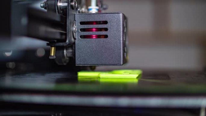 3D打印机打印绿色PLA塑料，延时视频