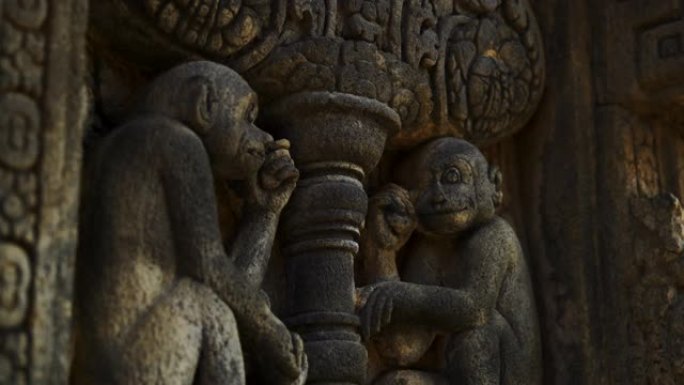 印度尼西亚爪哇，帕拉姆巴南印度教寺庙，僧侣，狮子，混凝土结构的详细信息