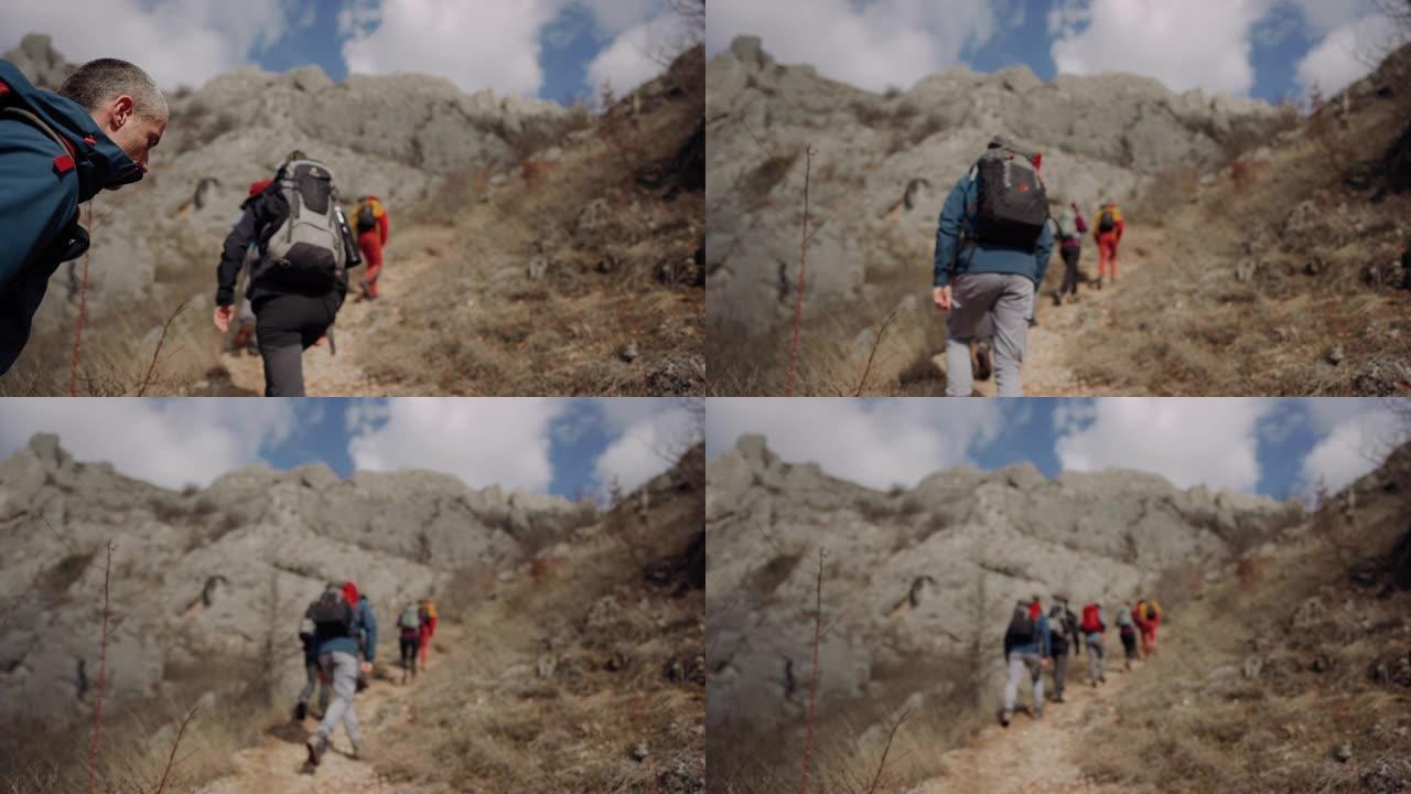 徒步旅行的游客群徒步登山队户外探险