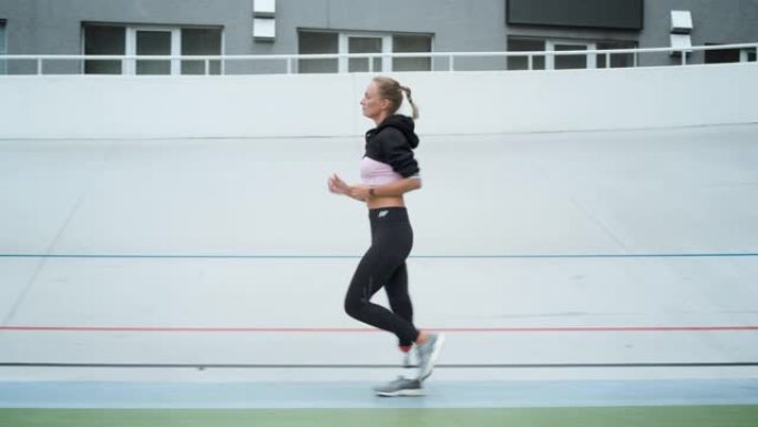慢跑者在跑步表面上进行假肢训练。运动员训练有氧运动