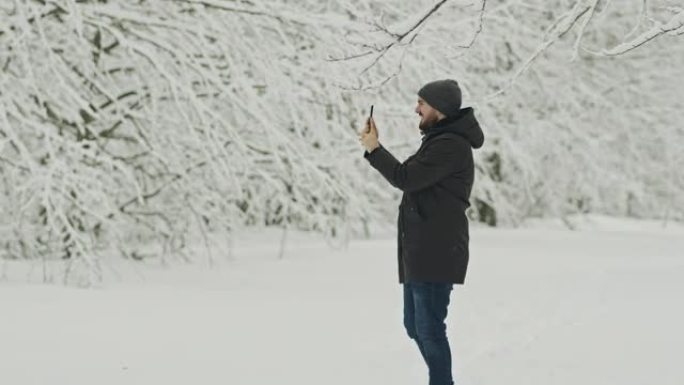 游客捕捉雪山的美丽地区股票视频