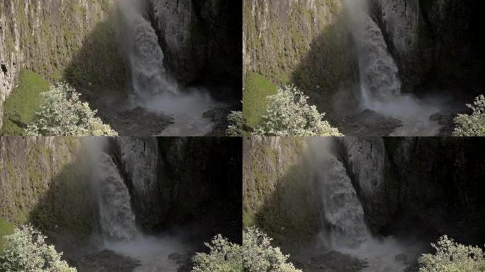 北高加索阴凉处高崖间美丽雄伟的瀑布