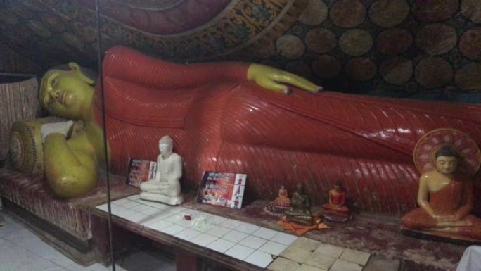 斯里兰卡锡吉里亚，2019年11月25日，岩石寺庙中的佛陀第2部分