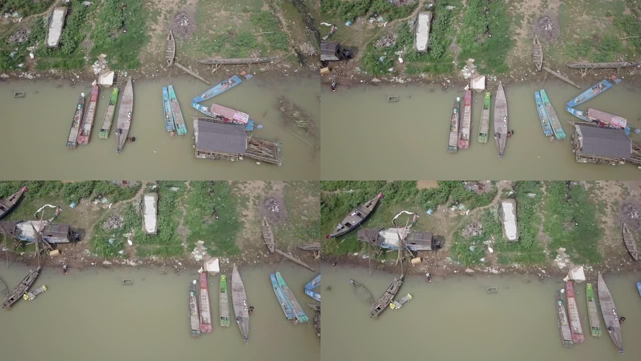 架空无人驾驶飞机查看沿河渔村的旧木制渔船和船屋