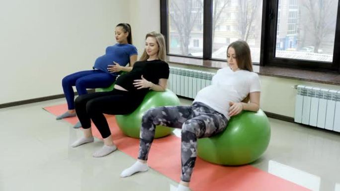 一群快乐的孕妇在健身房健身运动