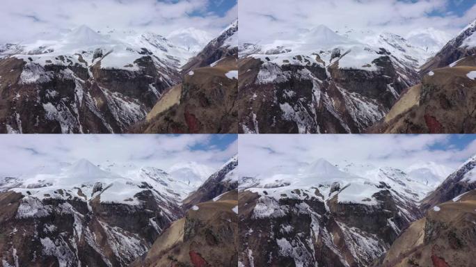 格鲁吉亚高加索的雪山。