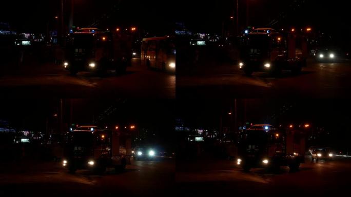 晚上消防车的警笛声闪烁。紧急情况。紧急求助。火。助。夜城街。视频。基辅。乌克兰。