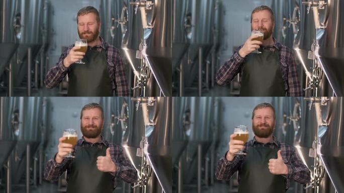 一位成功的商人酿酒师的肖像，留着胡须，展示了站在啤酒厂时从啤酒罐里的玻璃杯中新鲜酿造的啤酒的质量
