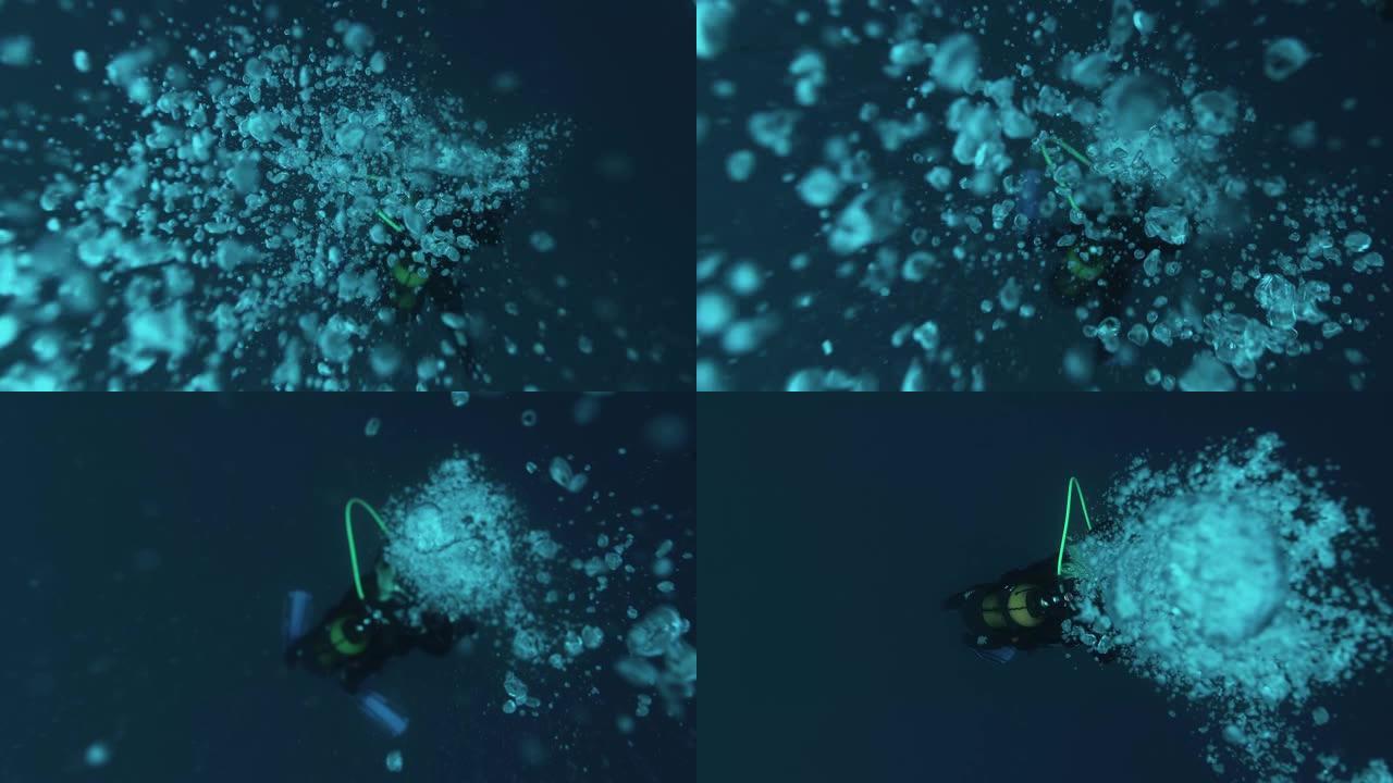海洋中有气泡的水下潜水员。气泡漂浮在热带蓝色的海面上。