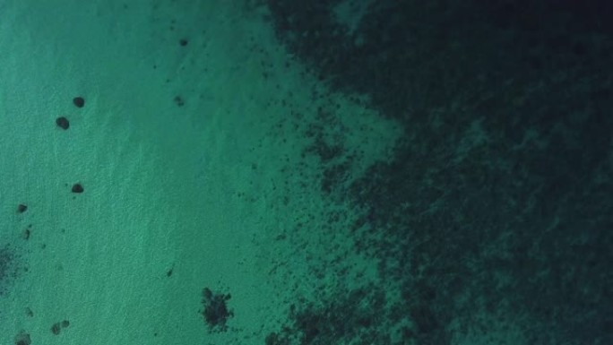 泰国热带岛屿科库德海绿松石海浪的鸟瞰图