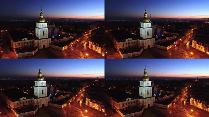 夜间的圣米迦勒主教座堂和圣索菲亚主教座堂鸟瞰图