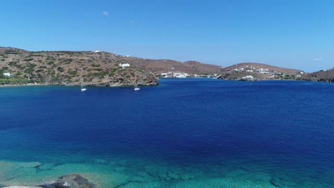 希腊基克拉泽斯的Sifnos岛上的Faros附近的Chrisopigi的apokof托海滩