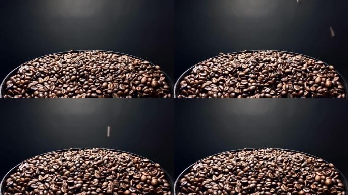 咖啡豆落下，慢动作。