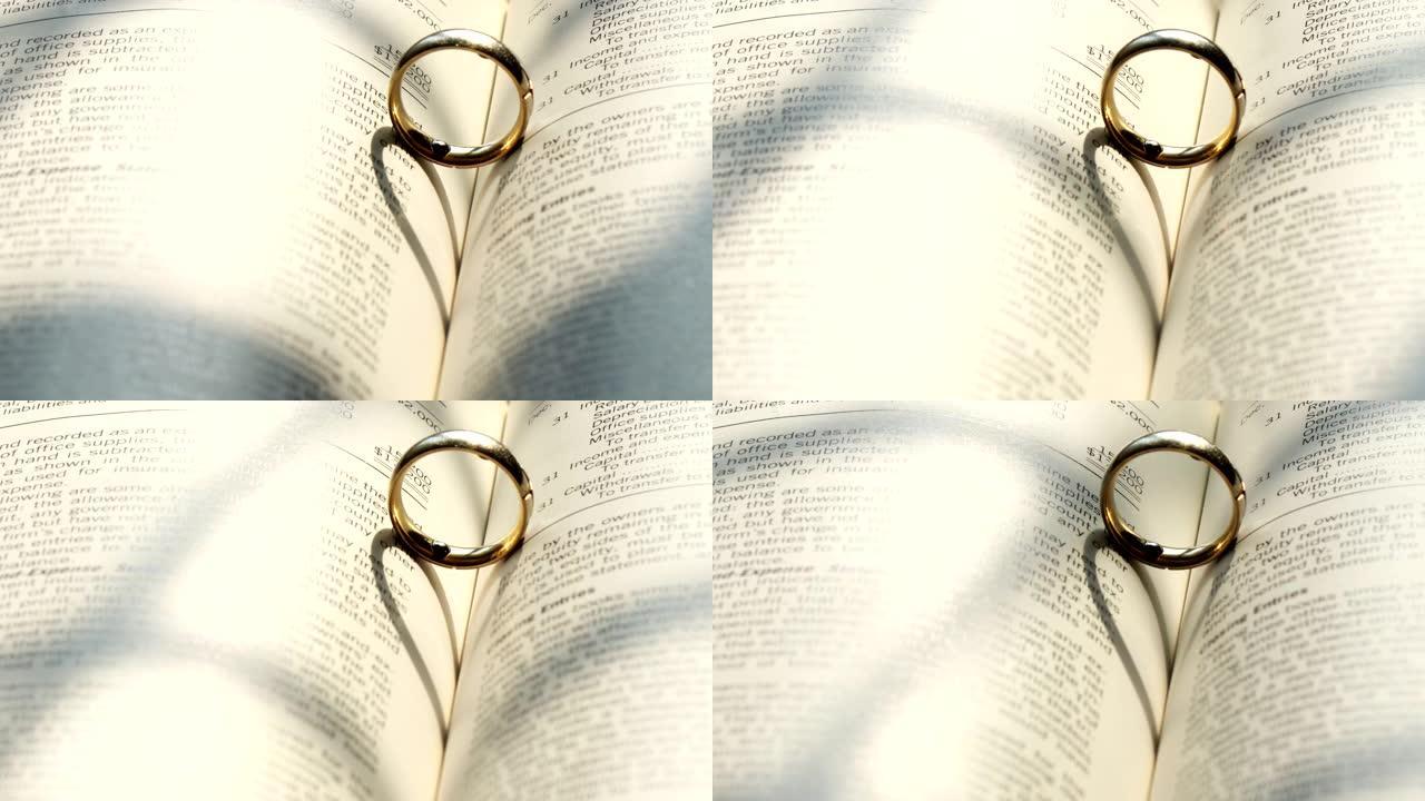 戒指的阴影是心形的。在旧书上