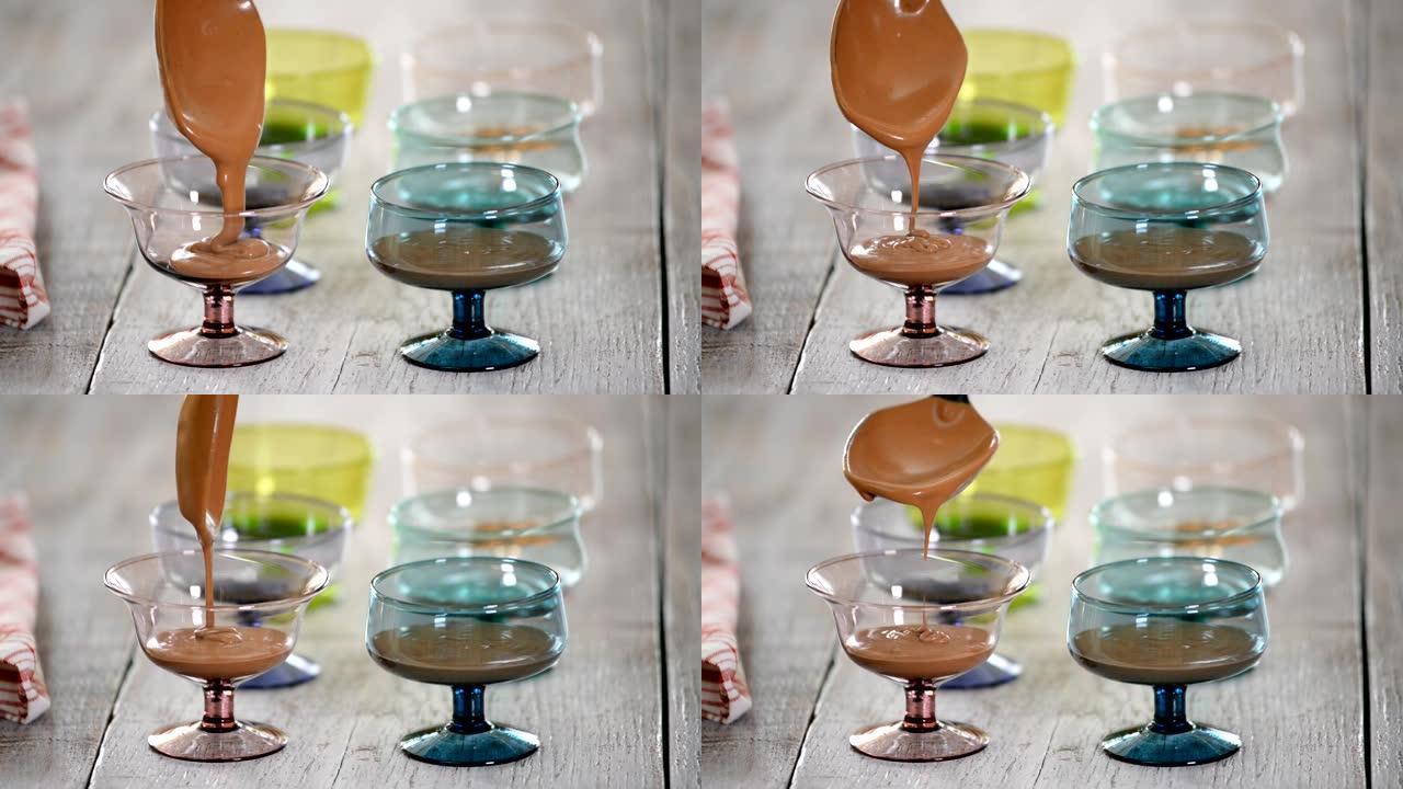制作巧克力泡沫甜点in a glass。