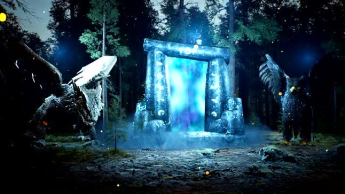 在神秘的迷雾笼罩的黑暗森林中，通往另一个世界的梦幻般的发光古老门户，由神话般的动物守护。循环动画。