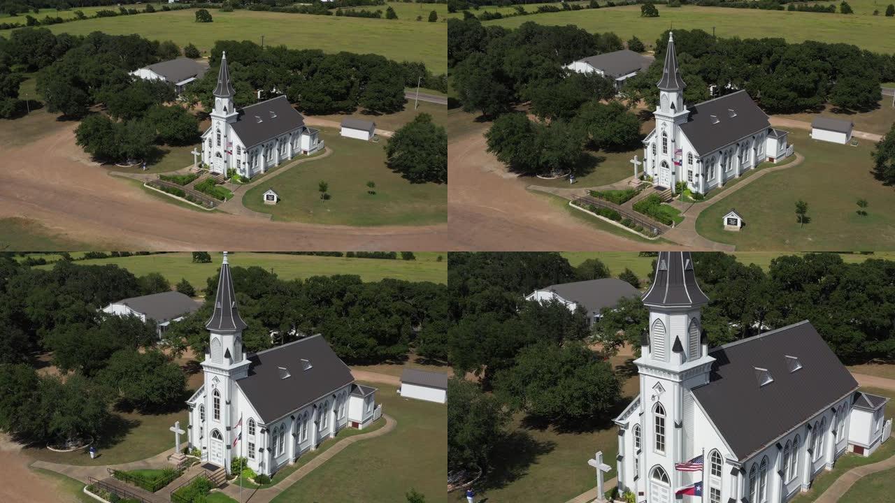 乡村天主教教堂和旗帜，杜比那，德克萨斯州，美国
