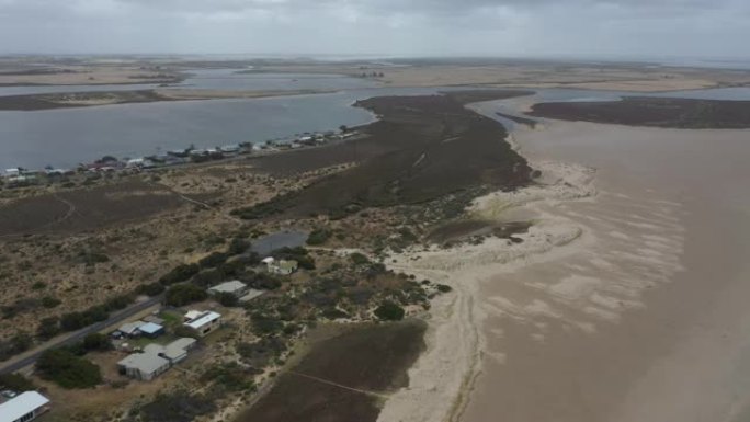 南澳大利亚墨累河河口沙丘的无人机镜头