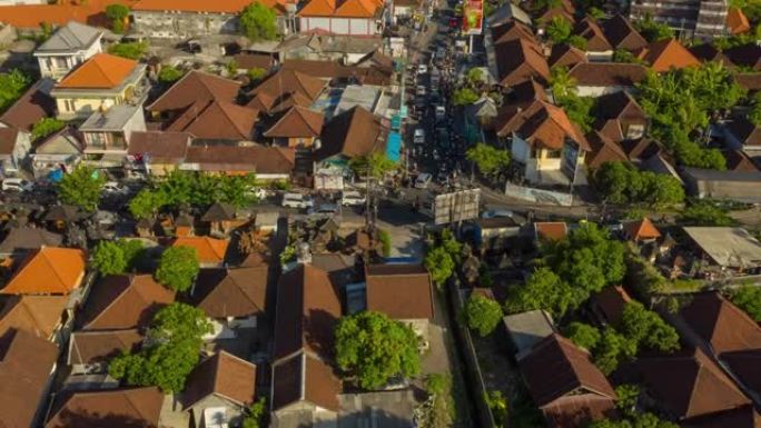 晴天巴厘岛长谷著名繁忙交通街道十字路口空中延时全景4k印度尼西亚