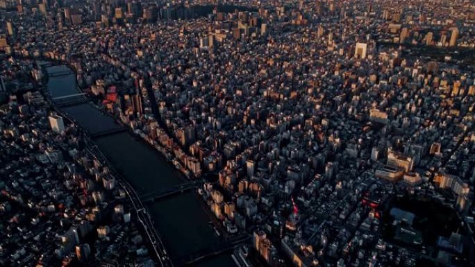 日本东京的墨田河畔景观，东京晴空塔和浅草区