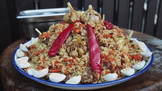 乌兹别克斯坦国家菜抓饭，抓饭，plov，大锅肉米饭。大盘菜
