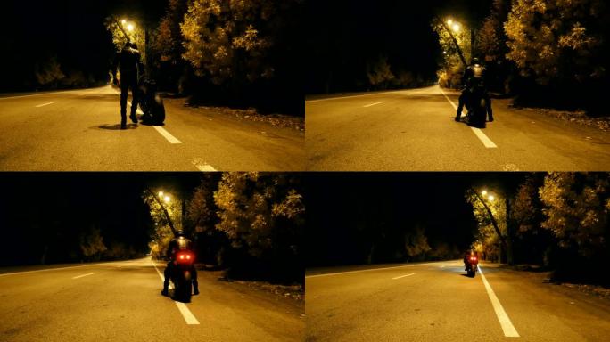 戴着头盔和皮夹克的骑自行车的人来到他的摩托车上，坐在上面，开始在夜间高速公路上骑行。男人在晚上开始骑