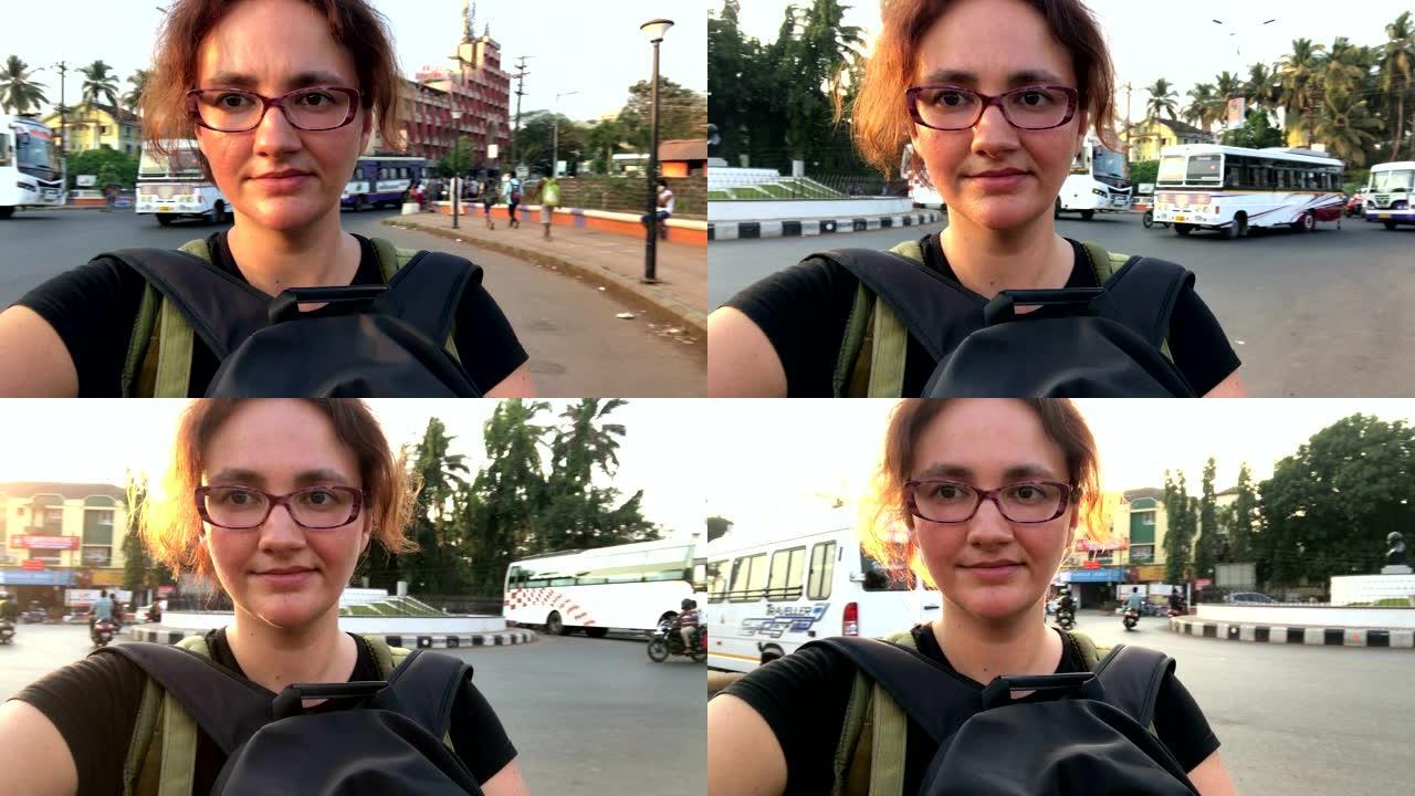 女性旅行者制作自拍视频，在社交媒体上分享最佳旅行时刻