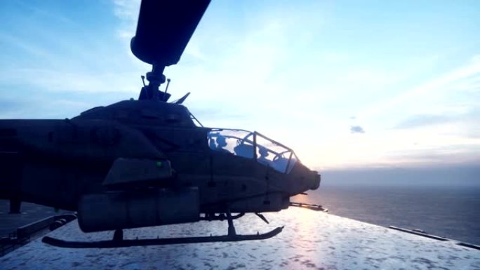 一架军用直升机凌晨从一艘航空母舰上起飞。