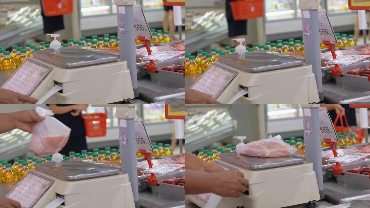 超市用电子秤测量食物的工人。