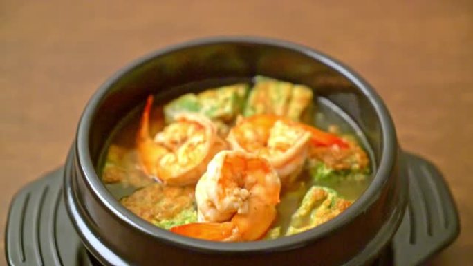 罗望子酱酸汤配虾蔬菜煎蛋卷 -- 亚洲美食