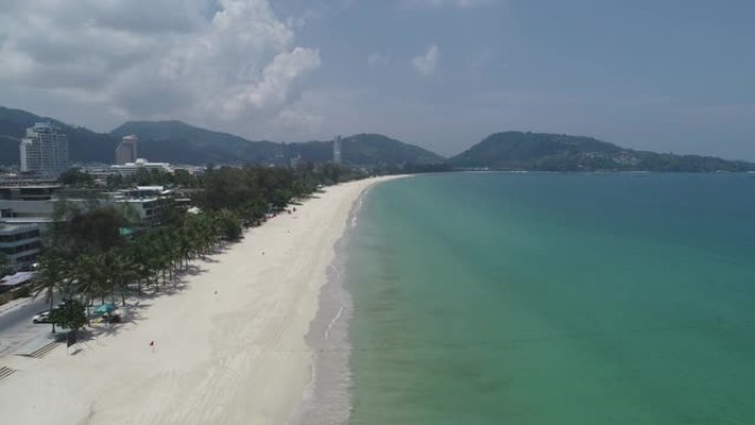 新型冠状病毒肺炎爆发期间关闭的泰国普吉岛巴东海滩5月1至20日20海滩空旷海滩的鸟瞰图