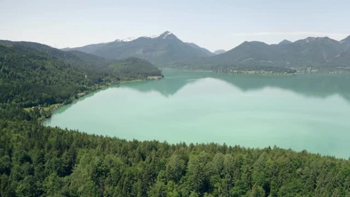 沃尔琴湖。巴伐利亚德国阿尔卑斯山。空中飞行。美丽的旅行目的地。清水