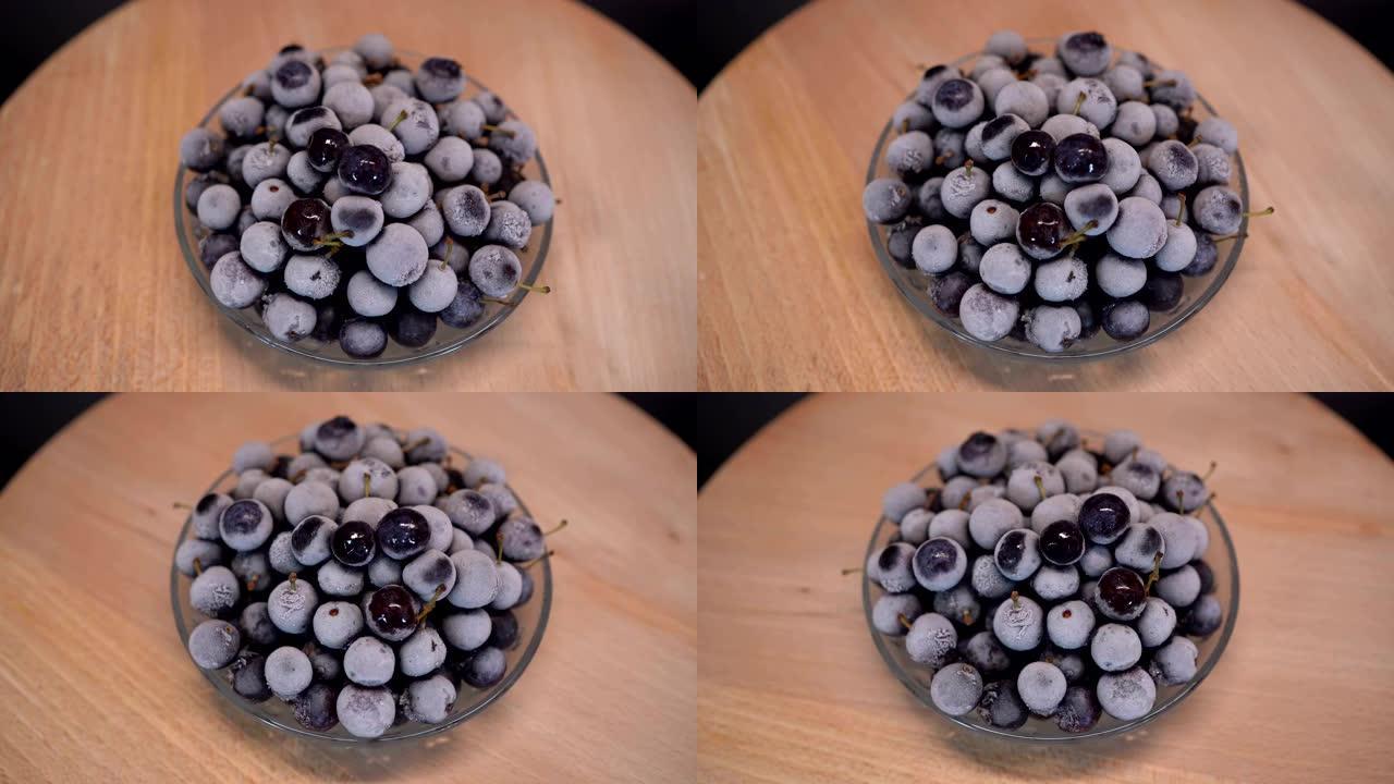 Sloes-黑刺的果实 (Prunus spinosa)