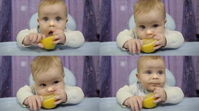 一个小男孩品尝柠檬。