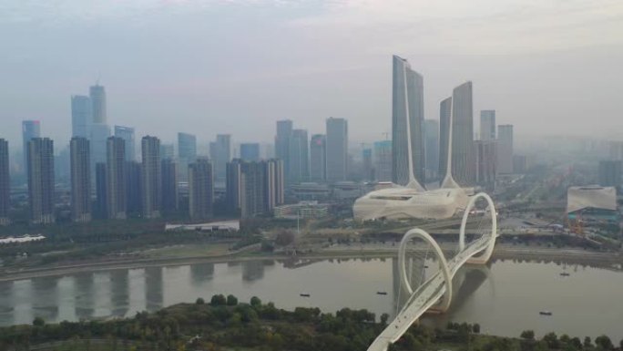 暮光之城南京著名国际青年文化中心人行滨江大桥空中全景4k中国
