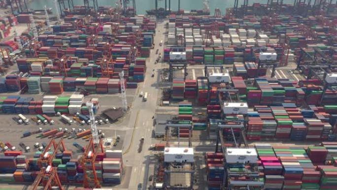 晴天香港城市港口集装箱码头交通空中俯冲全景4k