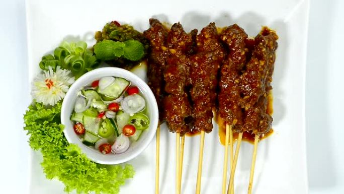 牛肉沙爹 (肉沙爹) 印度尼西亚食品开胃菜简易菜肴风格